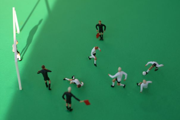 11 Freunde müsst ihr sein – Fußballer-Weisheiten wörtlich genommen